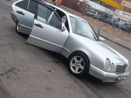 Mercedes-Benz E 230 1996 года за 2 400 000 тг. в Астана – фото 4