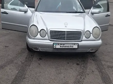 Mercedes-Benz E 230 1996 года за 2 400 000 тг. в Астана – фото 3