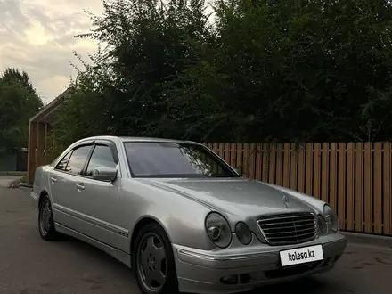 Mercedes-Benz E 320 2000 года за 4 950 000 тг. в Алматы – фото 2