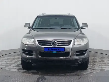 Volkswagen Touareg 2008 года за 4 150 000 тг. в Астана – фото 2