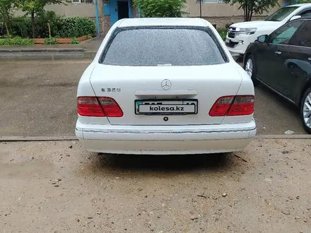 Mercedes-Benz E 320 2000 года за 5 500 000 тг. в Актау – фото 2