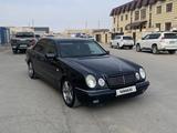 Mercedes-Benz E 320 1996 года за 3 000 000 тг. в Актау – фото 2