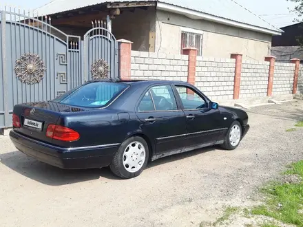 Mercedes-Benz E 280 1996 года за 2 900 000 тг. в Алматы