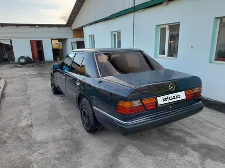 Mercedes-Benz E 200 1993 года за 1 200 000 тг. в Талдыкорган – фото 9