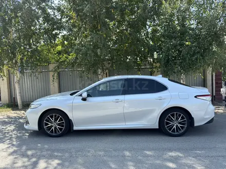 Toyota Camry 2021 года за 17 500 000 тг. в Алматы – фото 2