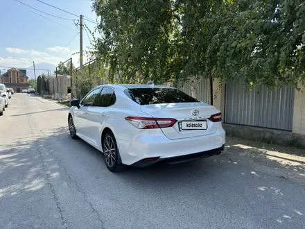 Toyota Camry 2021 года за 17 500 000 тг. в Алматы – фото 6