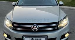 Volkswagen Tiguan 2015 года за 8 300 000 тг. в Астана
