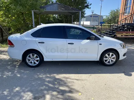 Volkswagen Polo 2015 года за 4 500 000 тг. в Актобе – фото 2