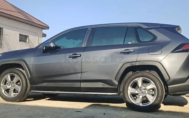 Toyota RAV4 2021 годаfor15 550 000 тг. в Актау