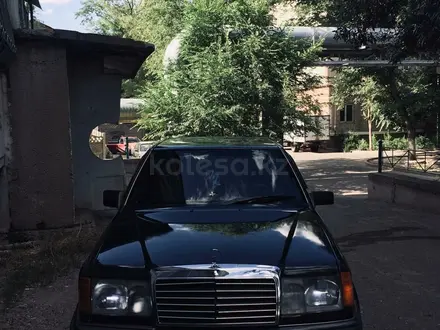 Mercedes-Benz E 220 1990 года за 1 600 000 тг. в Тараз