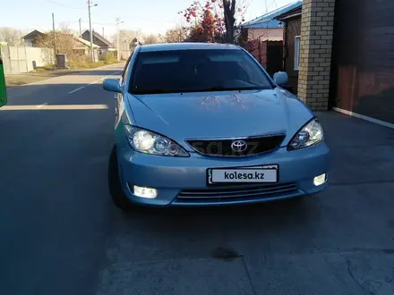 Toyota Camry 2005 года за 5 300 000 тг. в Семей – фото 2