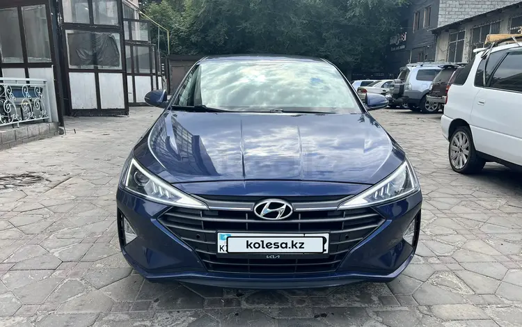 Hyundai Elantra 2018 годаfor7 600 000 тг. в Алматы