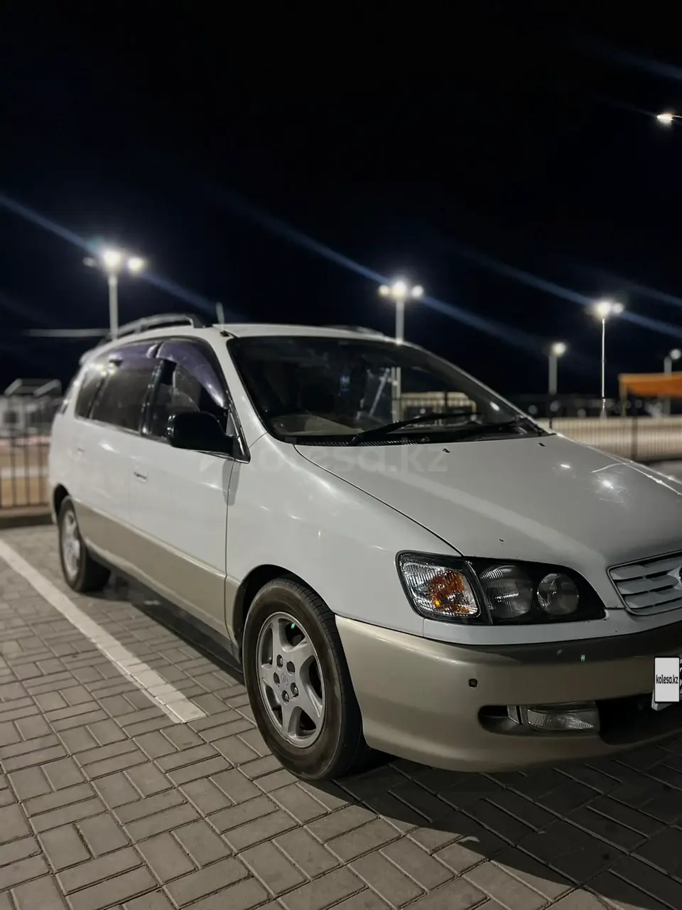 Toyota Ipsum, 1997