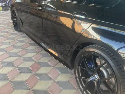 BMW 530 2018 года за 16 300 000 тг. в Алматы – фото 15