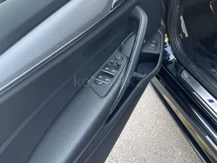 BMW 530 2018 года за 16 300 000 тг. в Алматы – фото 22