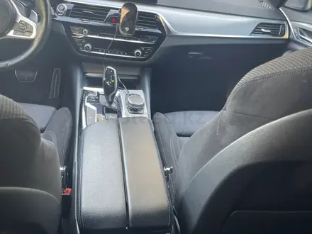 BMW 530 2018 года за 16 300 000 тг. в Алматы – фото 25