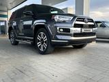 Toyota 4Runner 2022 годаfor25 000 000 тг. в Актобе – фото 2