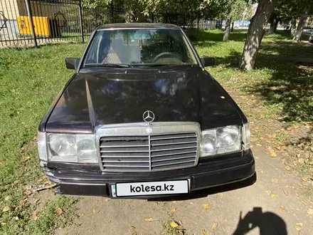 Mercedes-Benz E 230 1990 года за 1 400 000 тг. в Лисаковск