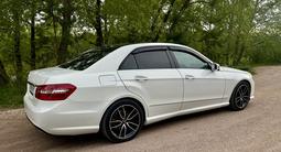 Mercedes-Benz E 300 2011 годаүшін8 500 000 тг. в Петропавловск – фото 2