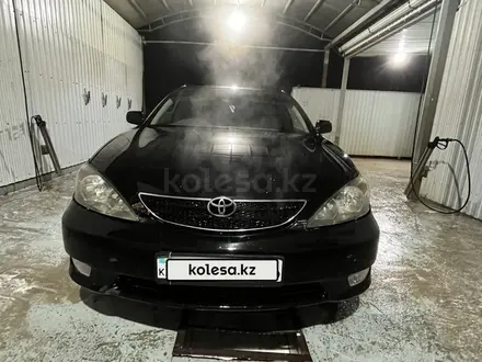 Toyota Camry 2004 года за 4 100 000 тг. в Атырау – фото 6