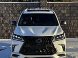 Lexus LX 570 2016 года за 38 200 000 тг. в Актобе