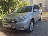 Toyota Highlander 2013 года за 12 653 029 тг. в Уральск – фото 2