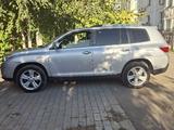 Toyota Highlander 2013 года за 12 653 029 тг. в Уральск – фото 3