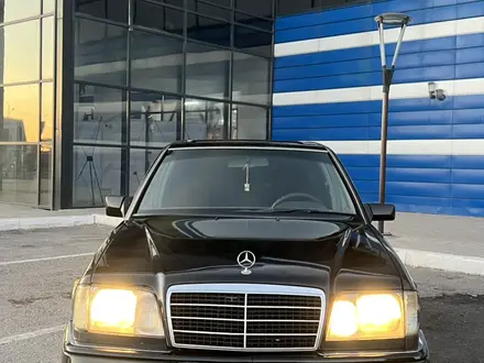 Mercedes-Benz E 280 1995 года за 3 100 000 тг. в Караганда
