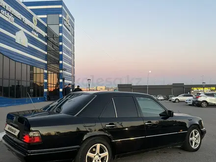 Mercedes-Benz E 280 1995 года за 3 100 000 тг. в Караганда – фото 3
