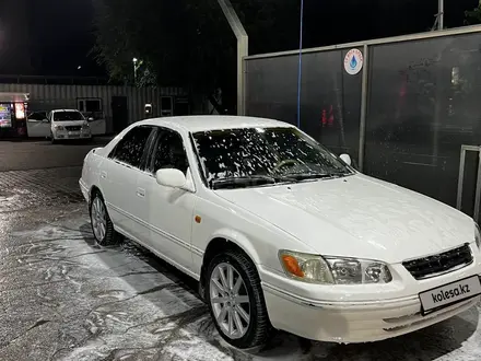 Toyota Camry 2001 года за 4 800 000 тг. в Алматы