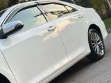 Toyota Camry 2015 года за 11 350 000 тг. в Алматы – фото 3