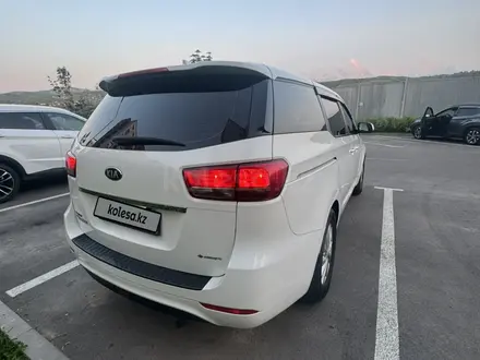 Kia Carnival 2015 года за 10 500 000 тг. в Алматы – фото 4