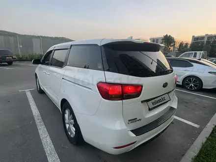 Kia Carnival 2015 года за 10 500 000 тг. в Алматы – фото 5