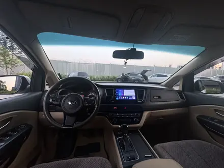 Kia Carnival 2015 года за 10 500 000 тг. в Алматы – фото 6