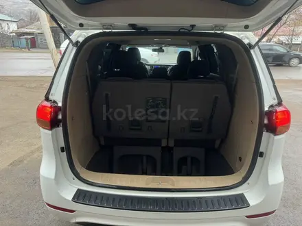 Kia Carnival 2015 года за 10 500 000 тг. в Алматы – фото 8