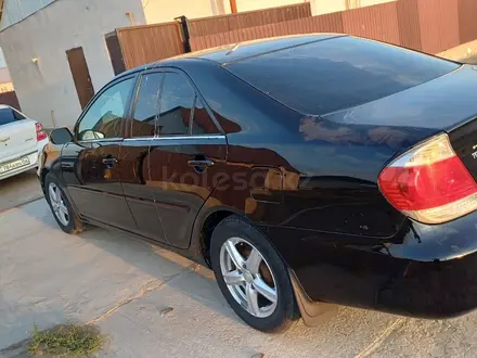 Toyota Camry 2006 года за 3 500 000 тг. в Атырау – фото 2