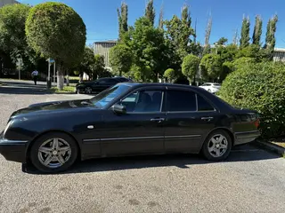 Mercedes-Benz E 240