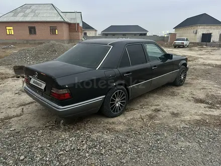 Mercedes-Benz E 220 1994 года за 2 000 000 тг. в Жанакорган – фото 4