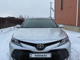 Toyota Camry 2018 года за 13 750 000 тг. в Астана – фото 3