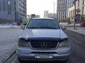 Mercedes-Benz ML 320 2000 года за 3 500 000 тг. в Астана – фото 2