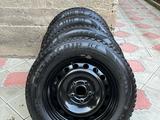 Комплект шин Goodyear 205/65 R16 на штампованных дисках 5*114, 3for140 000 тг. в Алматы – фото 2