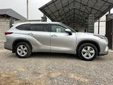 Toyota Highlander 2022 годаүшін23 750 000 тг. в Алматы – фото 2