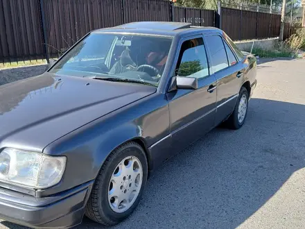 Mercedes-Benz E 220 1994 года за 1 400 000 тг. в Алматы – фото 2