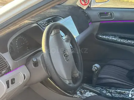 Toyota Camry 2004 года за 3 000 000 тг. в Актобе – фото 11