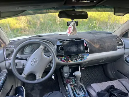 Toyota Camry 2004 года за 3 000 000 тг. в Актобе – фото 10