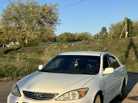 Toyota Camry 2004 года за 3 000 000 тг. в Актобе – фото 4