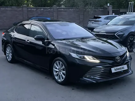 Toyota Camry 2019 года за 13 700 000 тг. в Астана – фото 2