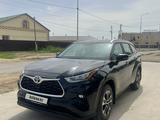 Toyota Highlander 2023 года за 27 500 000 тг. в Атырау