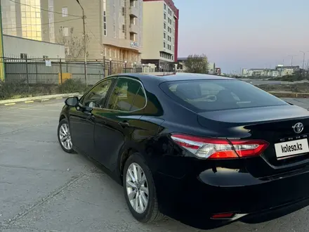 Toyota Camry 2017 года за 7 900 000 тг. в Атырау – фото 2