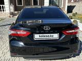 Toyota Camry 2019 года за 13 400 000 тг. в Тараз – фото 3